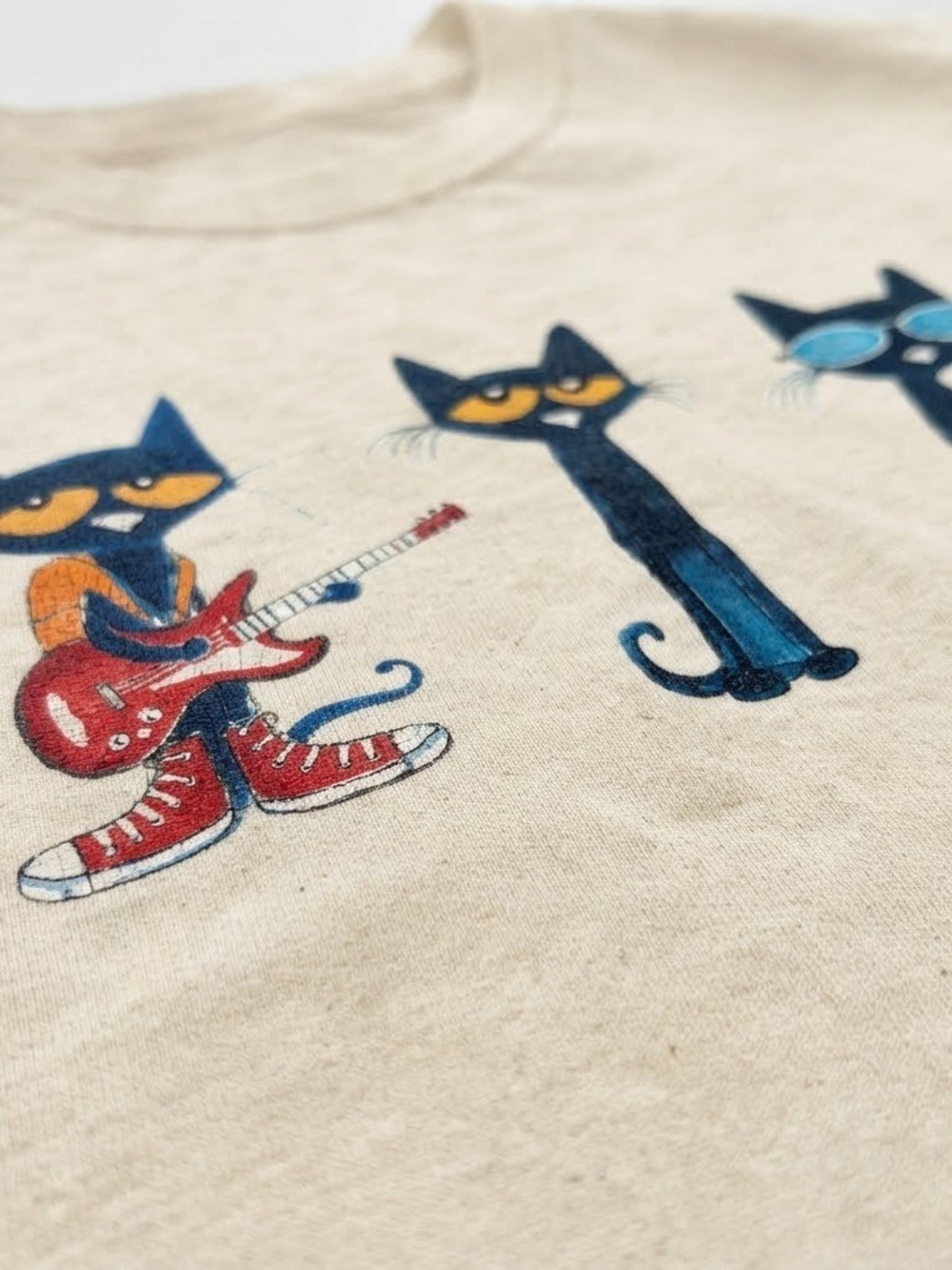 Gildan Cream Tee with Blue Cat Trio Graphic - Picture 2 of 2